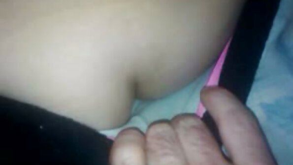 Бүдүүн илжиг hottie Klara Gold бөхийж, галзуугийн гадаа